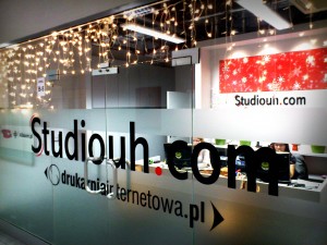 studio błyszczy